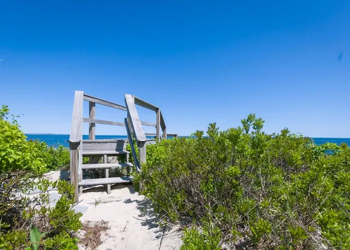 East Sandwich Escape—Deck, Beach Summer Fun